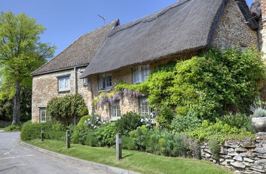 Thatched cottage with pretty garden, Kingham, Oxfordshire, England.
