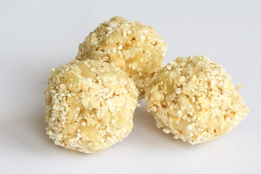 Sweet popped rice ball