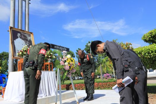 SURAT THANI, THAILAND - AUGUST 7 : Superintendent of the Amphoe Sawead Police Station lay wreath to the picture of Rapee Pattanasak on Rapee Day Prince Rapee Pattanasak, the father of Thailand's modern legal system on August 7, 2013 in Surat Thani, Thailand.