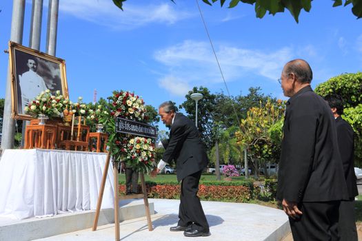 SURAT THANI, THAILAND - AUGUST 7 : Conciliator of Chiya provincial court lay wreath to the picture of Rapee Pattanasak on Rapee Day Prince Rapee Pattanasak, the father of Thailand's modern legal system on August 7, 2013 in Surat Thani, Thailand.