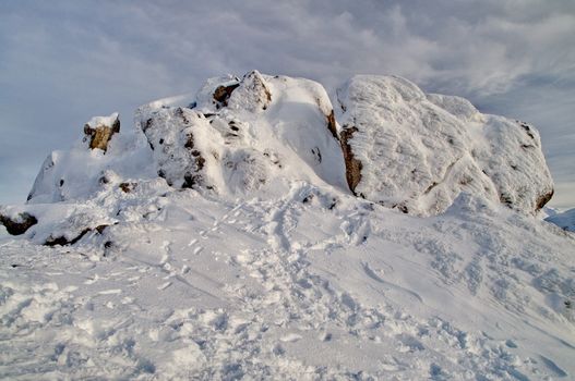 Snow frozen on rocks