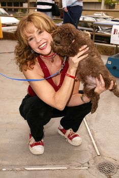 Linda Blair at the launch of Last Chance for Animals' "Pets & Celebrities" at Pet Mania, Burbank, CA 11-15-03