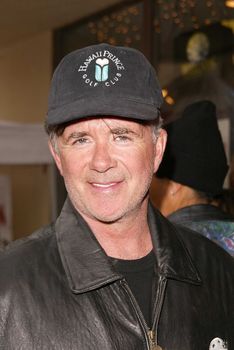 Alan Thicke at the launch of Last Chance for Animals' "Pets & Celebrities" at Pet Mania, Burbank, CA 11-15-03