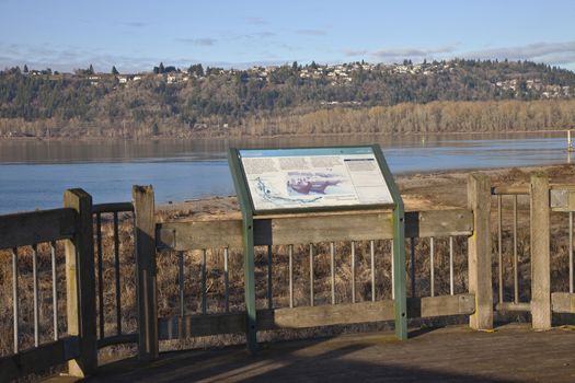 Oregon state parks Columbia River and Washington state hillside.