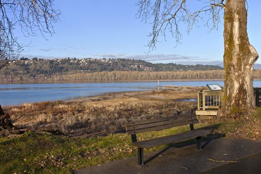 Oregon state parks Columbia River and Washington state hillside.