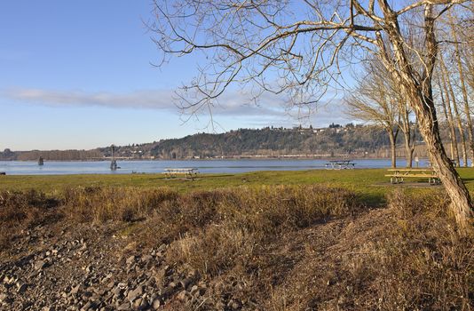 Oregon state parks Columbia River and Washington state hillside.