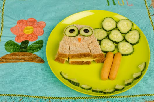 Owl shaped sandwich for kids, healthy food