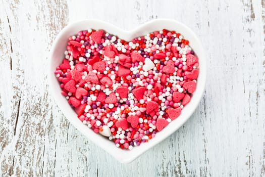 Sugar hearts in the plate - Valentine cake decorations