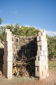 Simple concrete structure to safely burn pruning waste