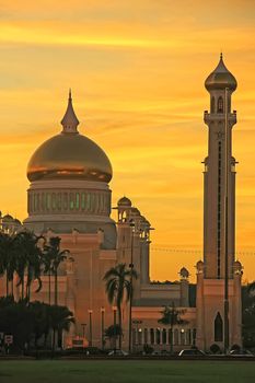 Silhouette of Sultan Omar Ali Saifudding Mosque at sunset, Bandar Seri Begawan, Brunei