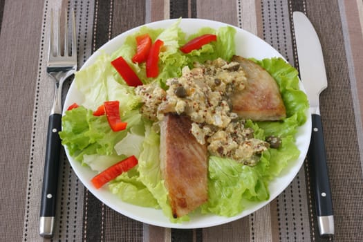 fried fish with sauce and vegetables