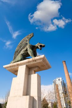 Valencia Pont del Regne reino bridge guardian gargoyles los guardianes del puente