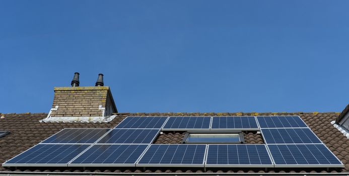 twelfe solar panes on roof 