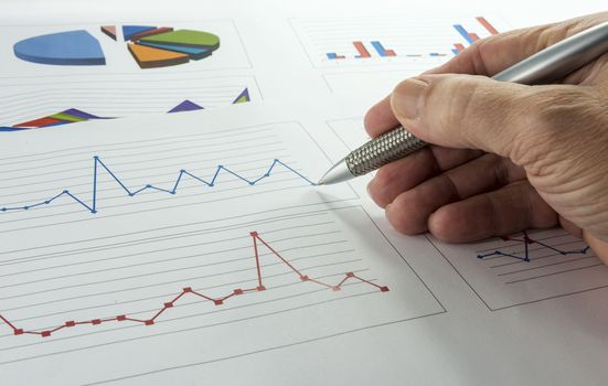 hand with pen making grafics and analyssis