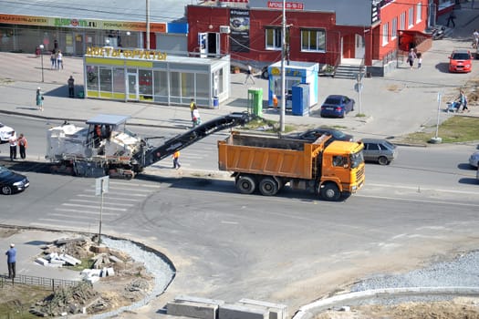 Roadwork. Removal of old asphalt by means of special equipment