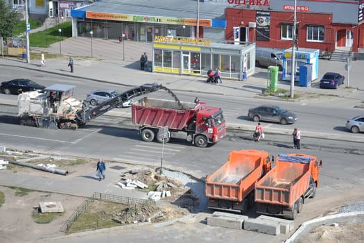 Roadwork. Removal of old asphalt by means of special equipment