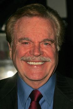 Robert Wagner
at the 2nd Annual A Fine Romance, Hollywood and Broadway Musical Fundraiser. Sunset Gower Studios, Hollywood, CA. 11-18-06