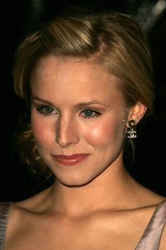 Kristen Bell
at the 2nd Annual A Fine Romance, Hollywood and Broadway Musical Fundraiser. Sunset Gower Studios, Hollywood, CA. 11-18-06