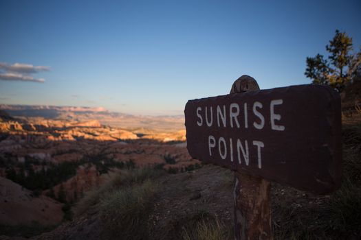 Sunrise point at Bryce Canyon late afternoon with a sign