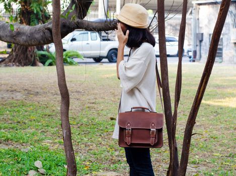 Fashion woman with vintage leather bag