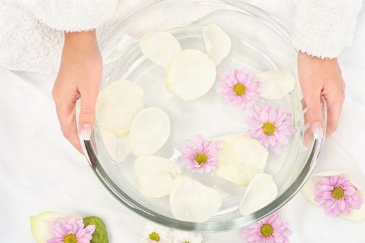 Soothing petal bath