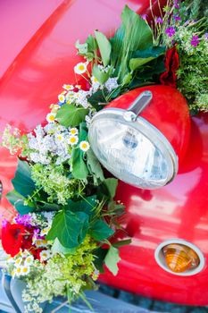 Red wedding car with flower bouquet, detail view