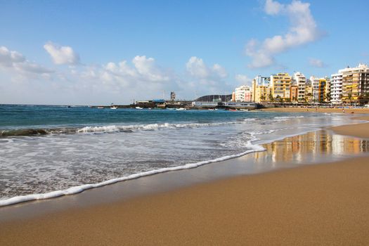 Spain. Canary Islands. Gran Canaria island. Las Palmas de Gran Canaria. Las Canteras beach in winter