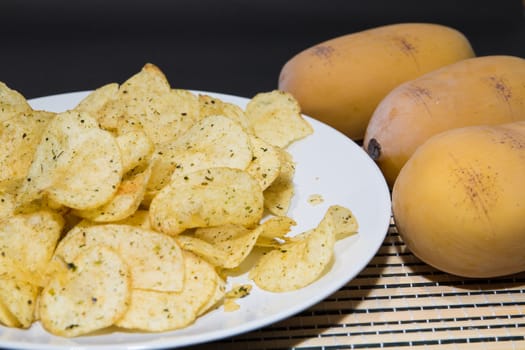 Fried potatoes, cut into pieces, mixed spices.