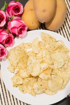 Fried potatoes, cut into pieces, mixed spices.