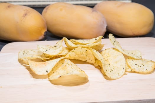 Fried potatoes, cut into pieces, mixed spices.