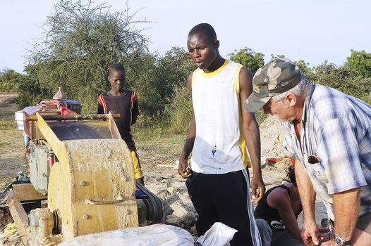 a French gold prospector is interested in the tools used by African miners in Burkina Faso