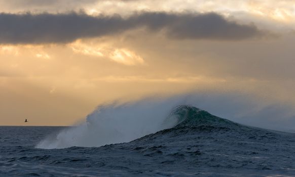 Ocean  with big wave on cloudy day. 