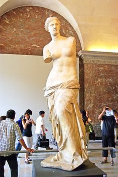 PARIS, FRANCE - August 3: Venus of Milo statue at Louvre Museum on August 3, 2008 in Paris, France