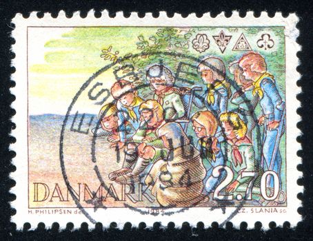 DENMARK - CIRCA 1984: stamp printed by Denmark, shows Scouts Around Campfire, Emblems, circa 1984