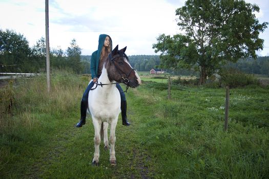 A teenager riding an icelandic horse bareback