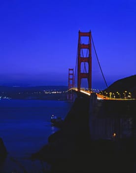 Golden Gate Bridge at night