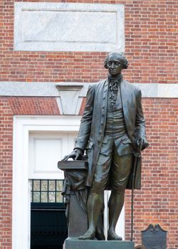 statue of George Washington in front of the cityhall in Philadelphia