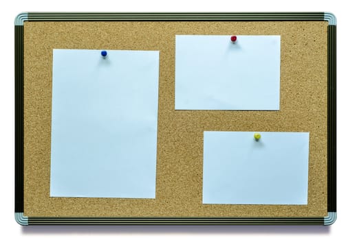 closeup of blank note paper on cork board 