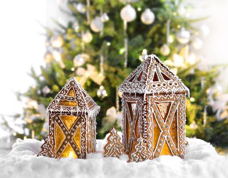 Gingerbread lanterns in front of illuminated Christmas tree