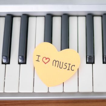 heart on key piano say love music