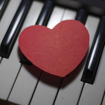 heart on key piano say love music