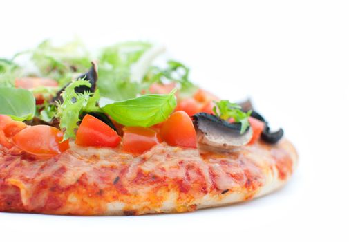 Deep pan pizza topped with tomatoes and mushrooms 