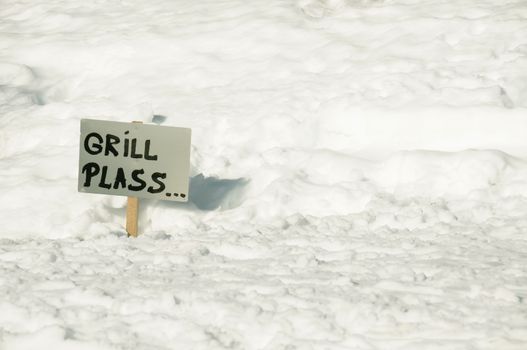 A Norwegian sign in the snow for barbeecue