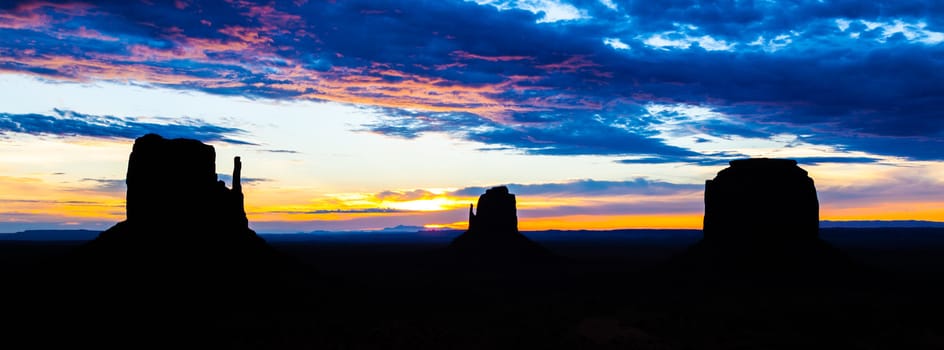 Wonderful colours during sunrise in this iconic view of Monument Valley, USA