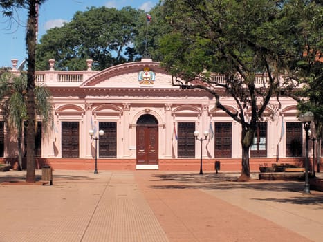 The Casa de Gobierno was built in 1883 by the then governor of Misiones Province Don Roca Rudecindo. It was acquired by the Government in 1889 and was used by the Governor until 1969. Today it is used by various government departments.