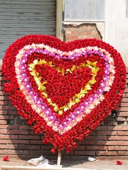 bih heart of flowers on the street of New Delhi     