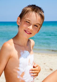 Child apply too much of sunblock cream