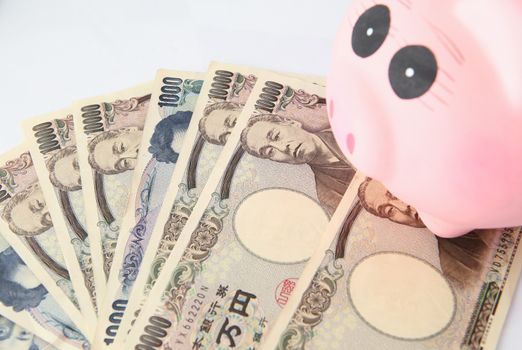 Piggy bank and japanese Yen