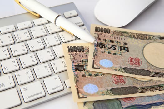 Japanese Yen on keyboard