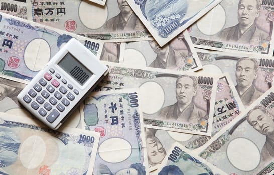 Calculator and Japanese Yen Note